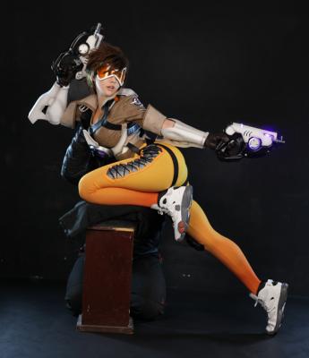 Tracer ( Overwatch Cosplay ) 1 100x100